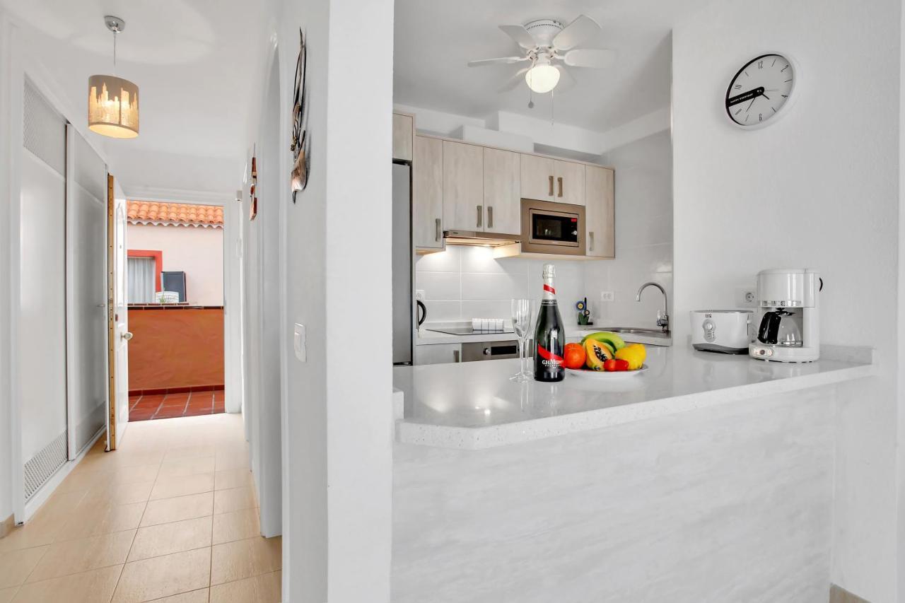 Top Floor, Sea View, Huge Terrace, Heated Pool, Garage Los Cristianos  Luaran gambar